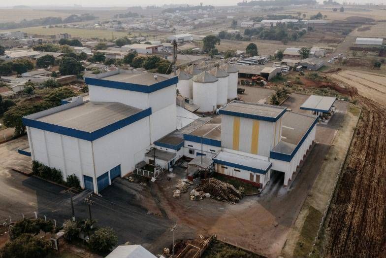 Vista aérea do conjunto do Moinho Consolata e da cidade ao fundo