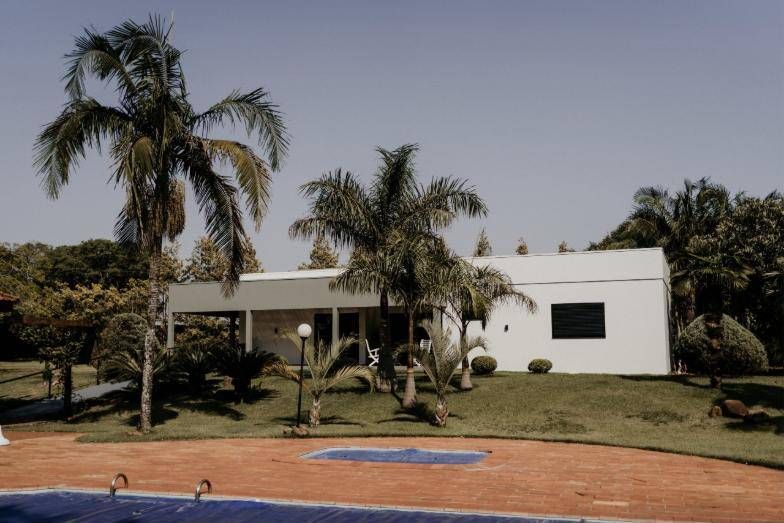 Residência O.C vista a partir da área da piscina